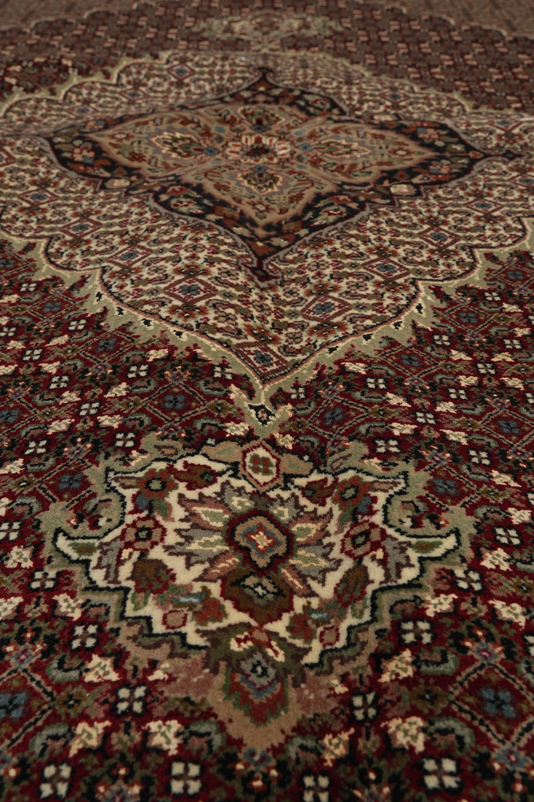 5.8 x 8.3 Wool and Silk Tabriiz Mahii Rug Pom Roby #F-3076