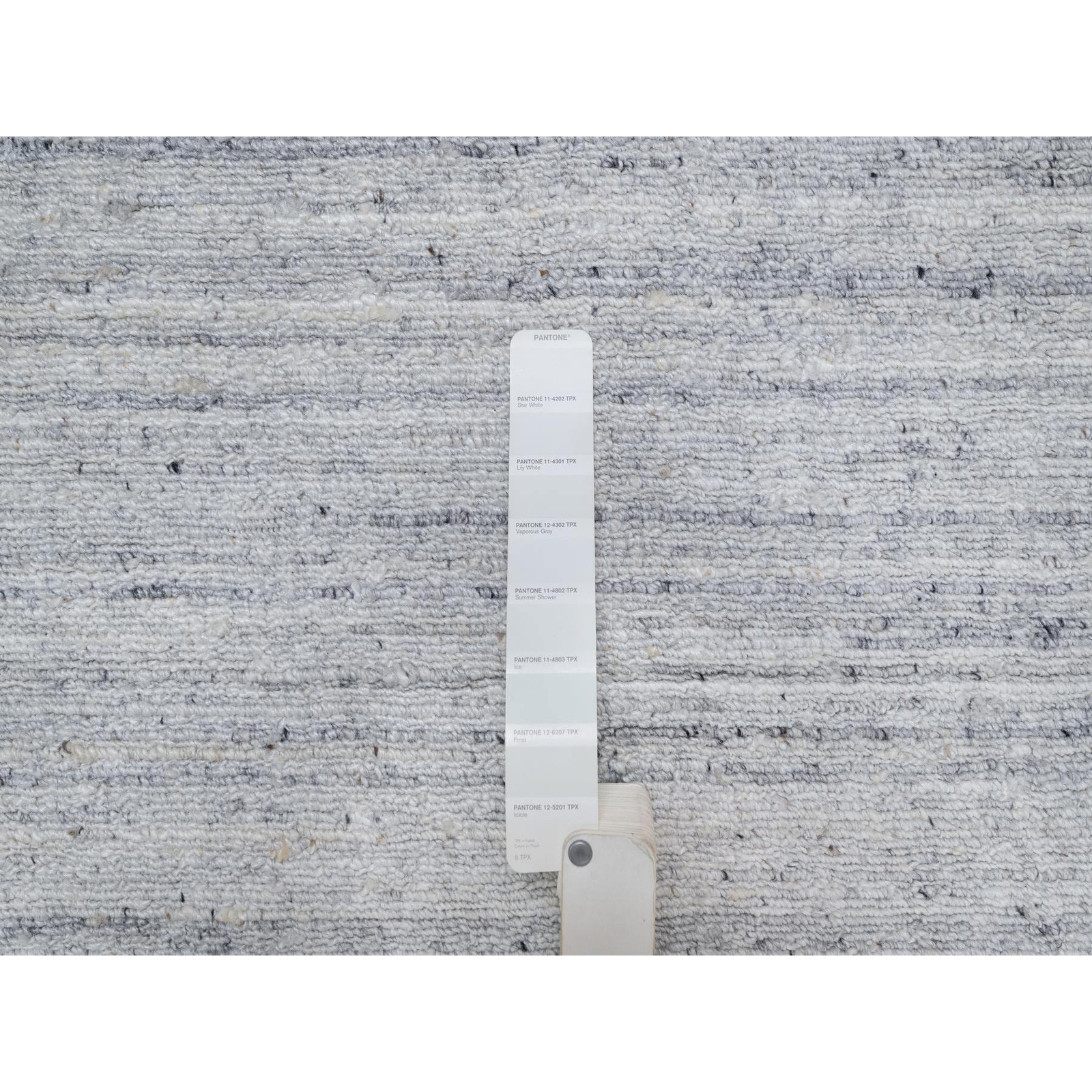 2’6″x6′ White Plain Modern Striae Design Hand Loomed Pure Wool Runner Rug R91185