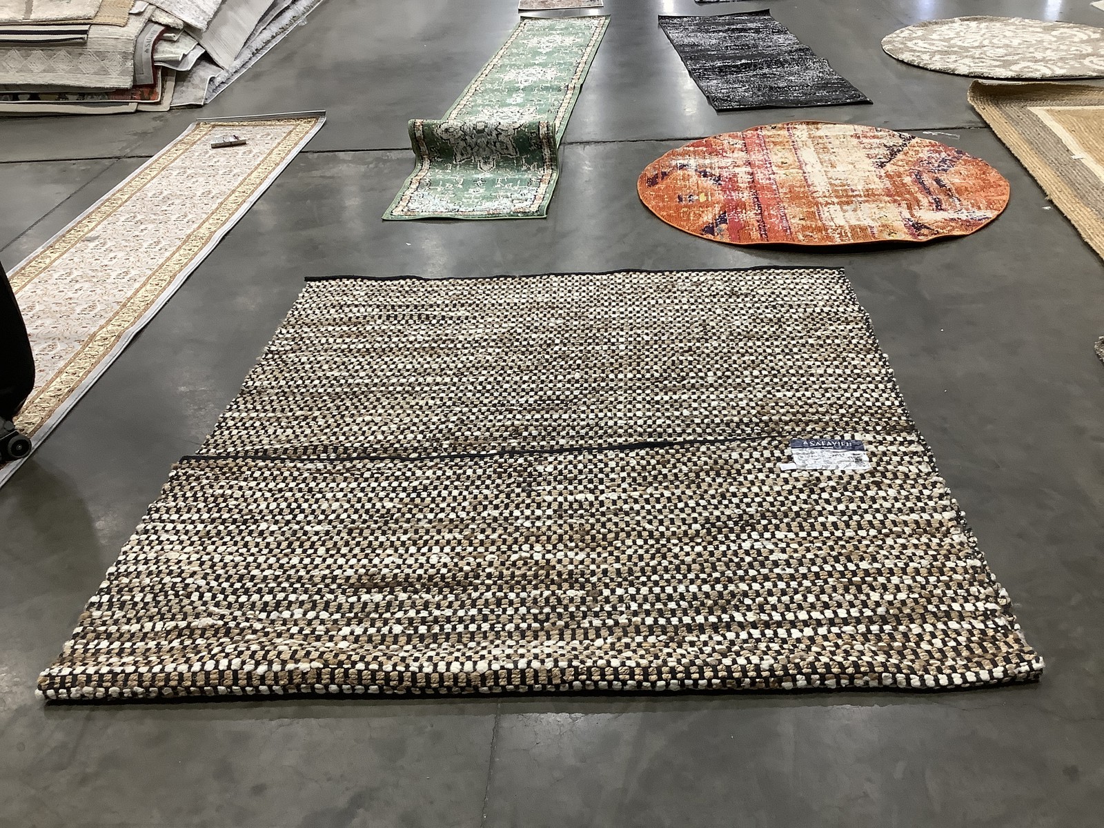 BLACK / IVORY 6′-0″ x 9′-0″ Flaw in Rug, Reduced Price 1172682874 NAT349Z-6