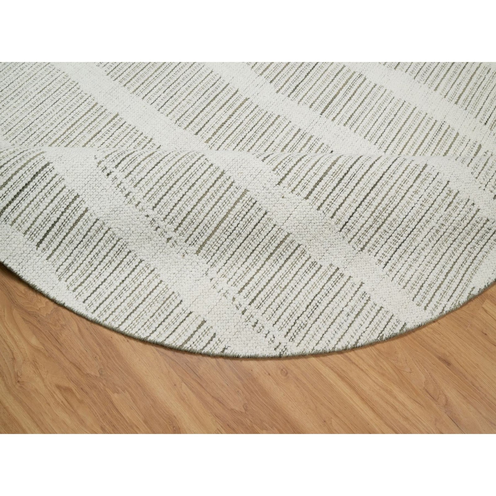 7’9″ x 7’9″ Ivory Natural Wool Round Rug Hand Woven Flat Weave with Pile R91728