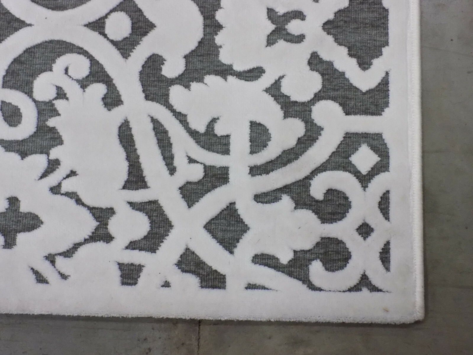 IVORY / DARK GREY 3′-1″ X 4′-7″ Stained Rug Reduced Price 1172564178 PARB636C-3