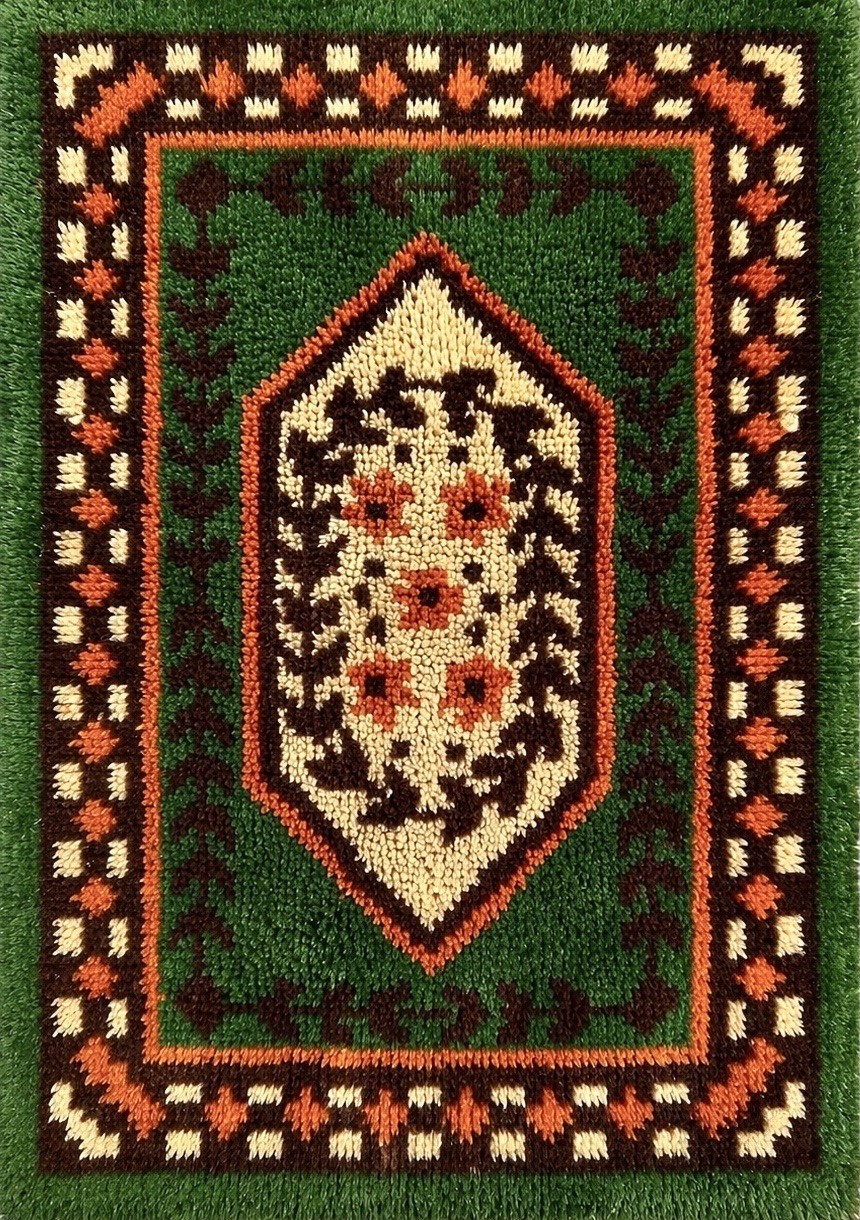 Latch Hook Rug Vintage Green Orange Medallion 70s Boho Accent 25×33