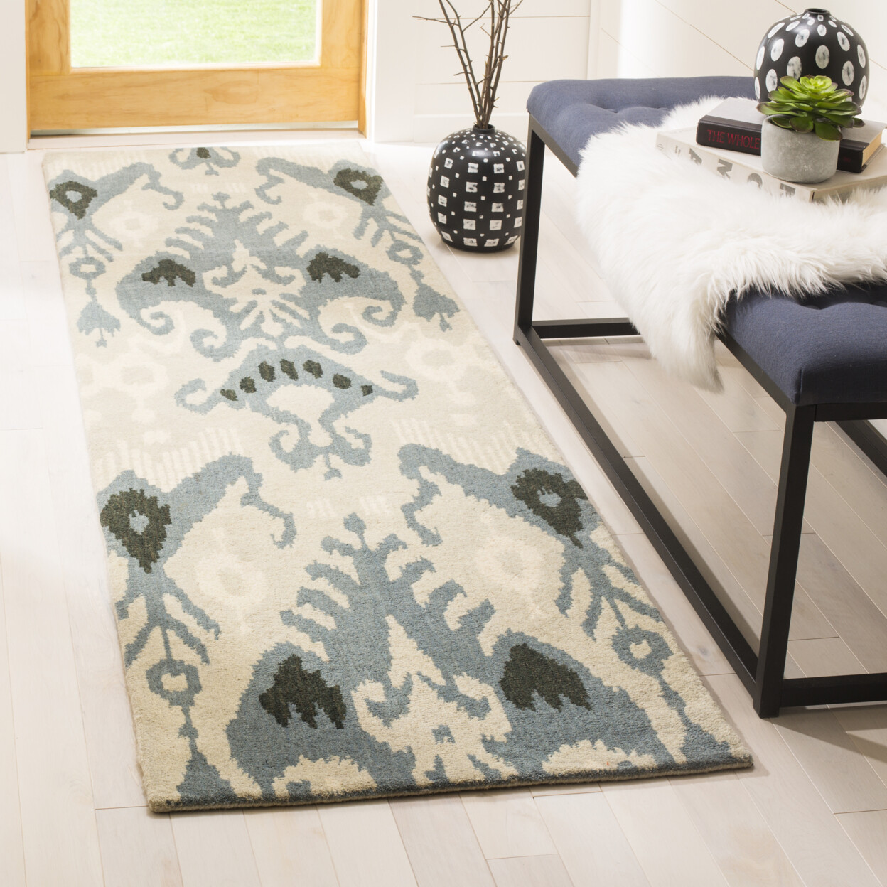 SAFAVIEH Ikat IKT216B Handmade Beige / Slate Rug