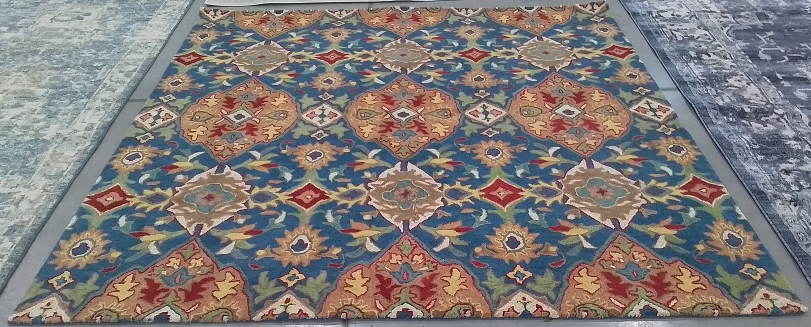 CAMEL / BLUE 8′-0″ x 8′-0″ Back Stain Rug, Reduced Price 1172795473 HG653A-8SQ