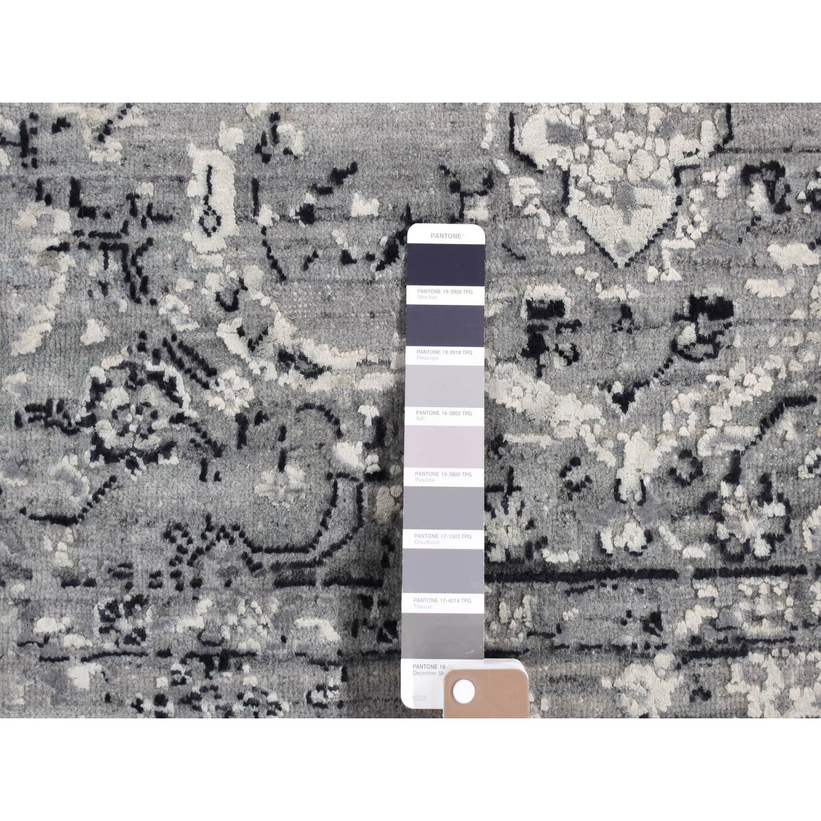 5’1″x7′ Black Coral Design Silk and Wool Hand Knotted Oriental Rug R80772