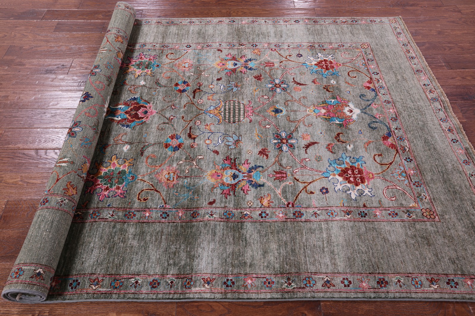 5′ 7″ X 8′ 5″ Handmade Traditional Wool Rug – Q16410