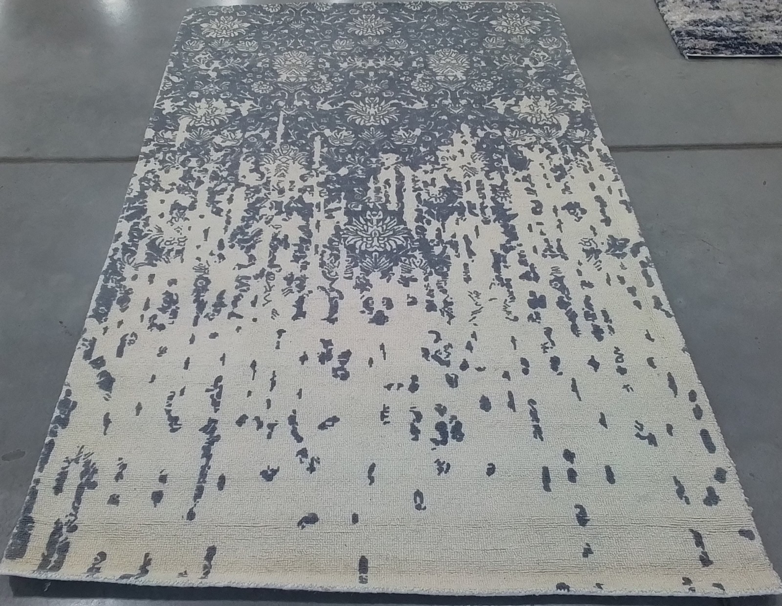 IVORY / BLUE 5′-0″ x 8′-0″ Cut on Rug, Reduced Price 1172778528 RVT104A-5