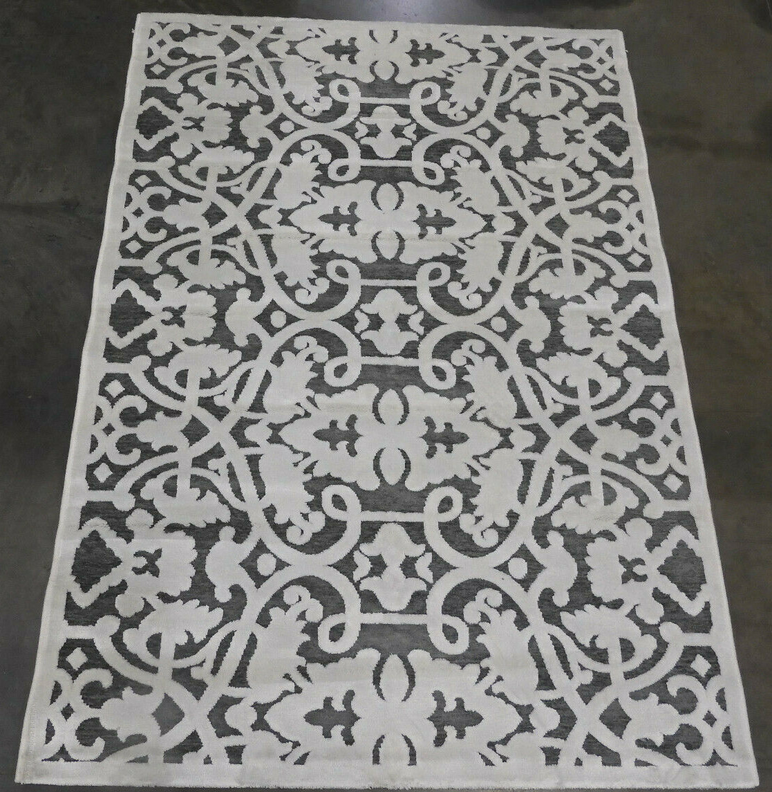 IVORY / GREY 3′-1″ X 4′-7″ Slightly Stained Rug Less Price 1172609636 PARB636C-3