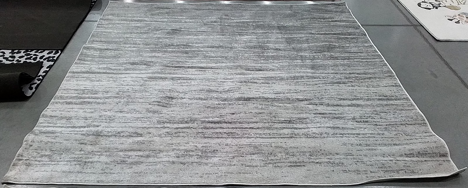 IVORY / SILVER 8′-0″ x 8′-0″ Back Stain Rug Reduced Price 1172793459 ADR113B-8SQ