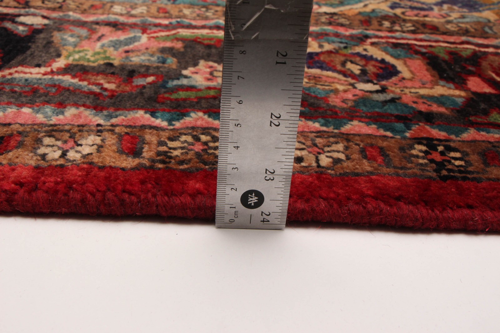 Vintage 7’1″ x 10’2″ Traditional Hand Knotted Vegetable Dye Wool Area Rug