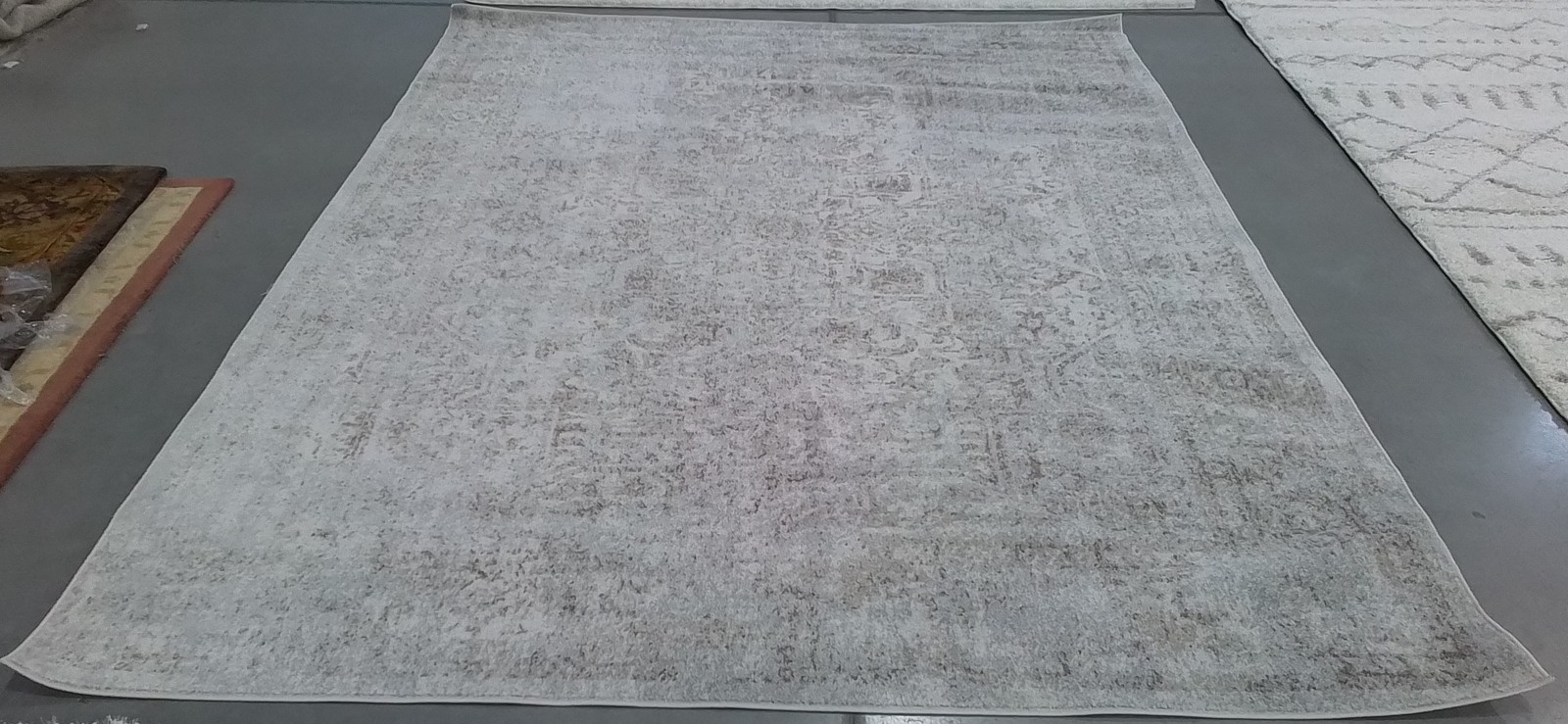 IVORY / TAUPE 8′-0″ x 10′-0″ Back Stain Rug, Reduced Price 1172801467 EVK256E-8