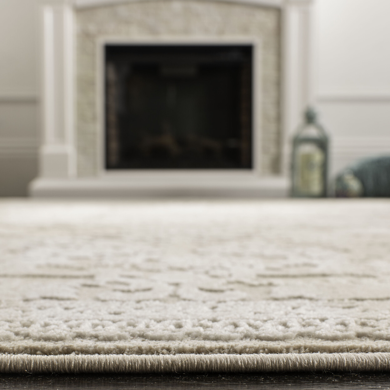 SAFAVIEH Reflection Collection RFT664D Creme / Ivory Rug