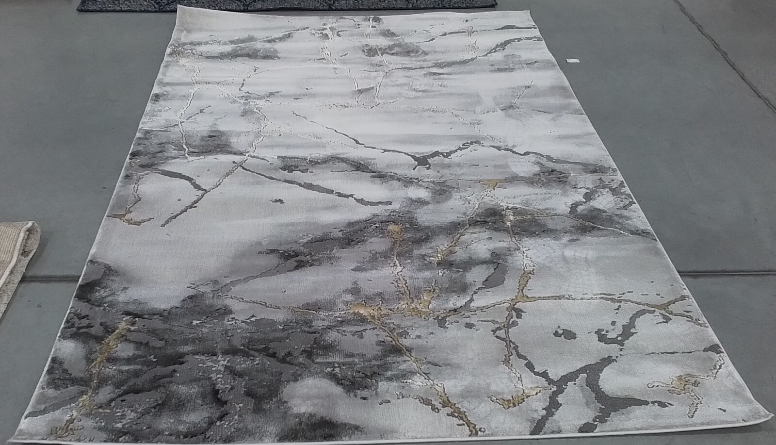 GREY / GOLD 5′-3″ x 7′-6″ Back Stain Rug, Reduced Price 1172768213 CFT877F-5