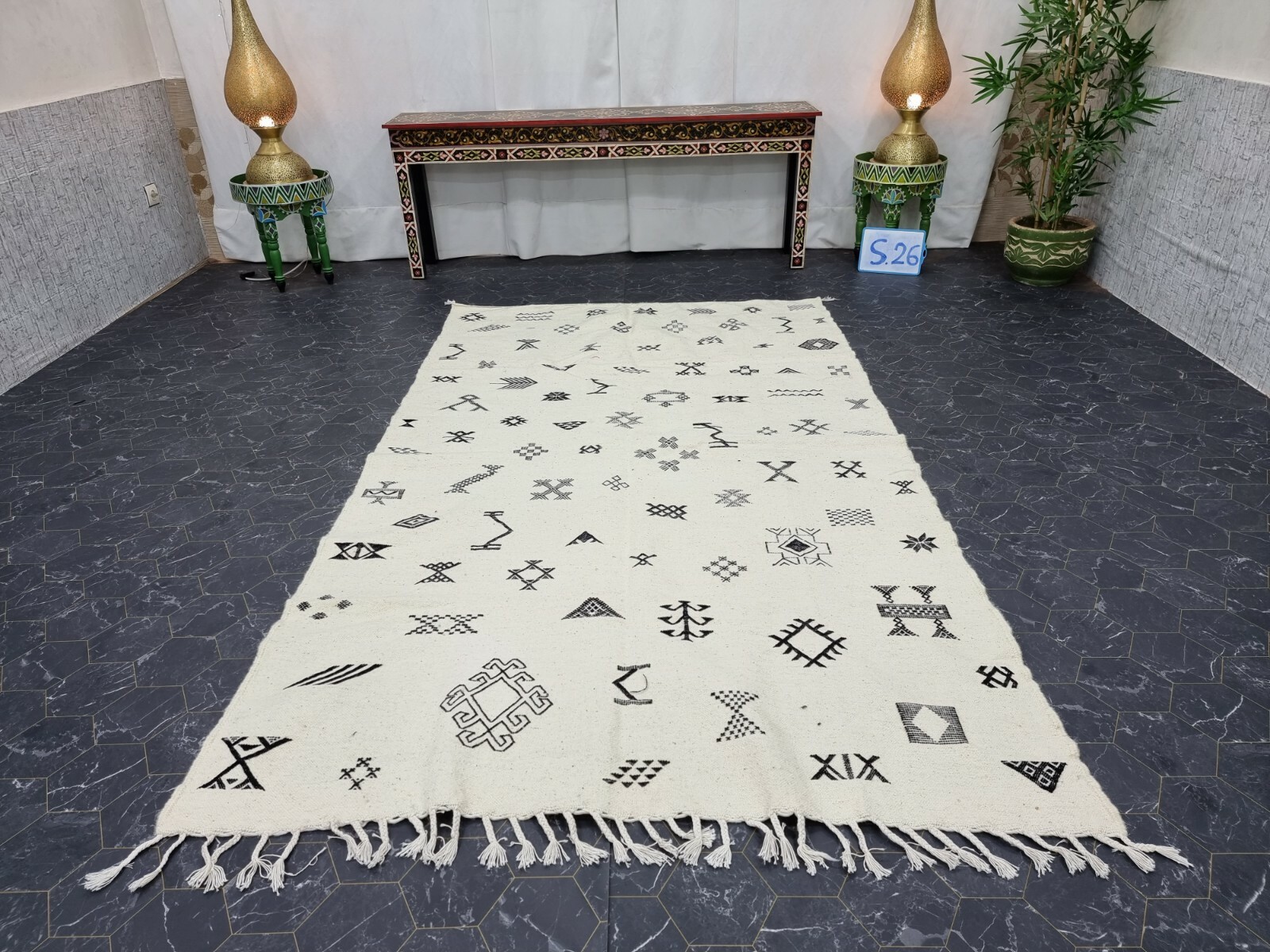 Moroccan Handmade Kilim Zanafi Rug 4’8″x8’3″ Berber Abstract Black White Rug