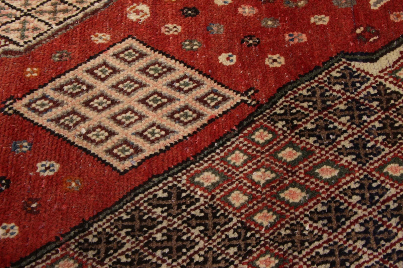 Vintage 3’11” x 5’7″ Traditional Hand Knotted Vegetable Dye Wool Area Rug