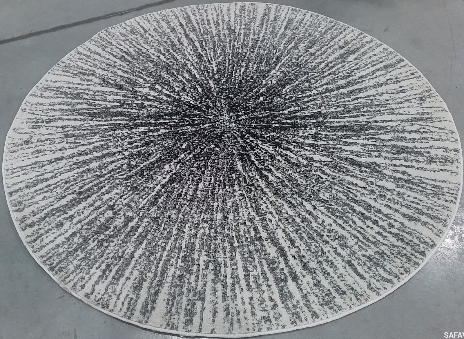 BLACK / IVORY 5′-3″ x 5′-3″ Back Stain Rug, Reduced Price 1172805440 EVK228K-5R