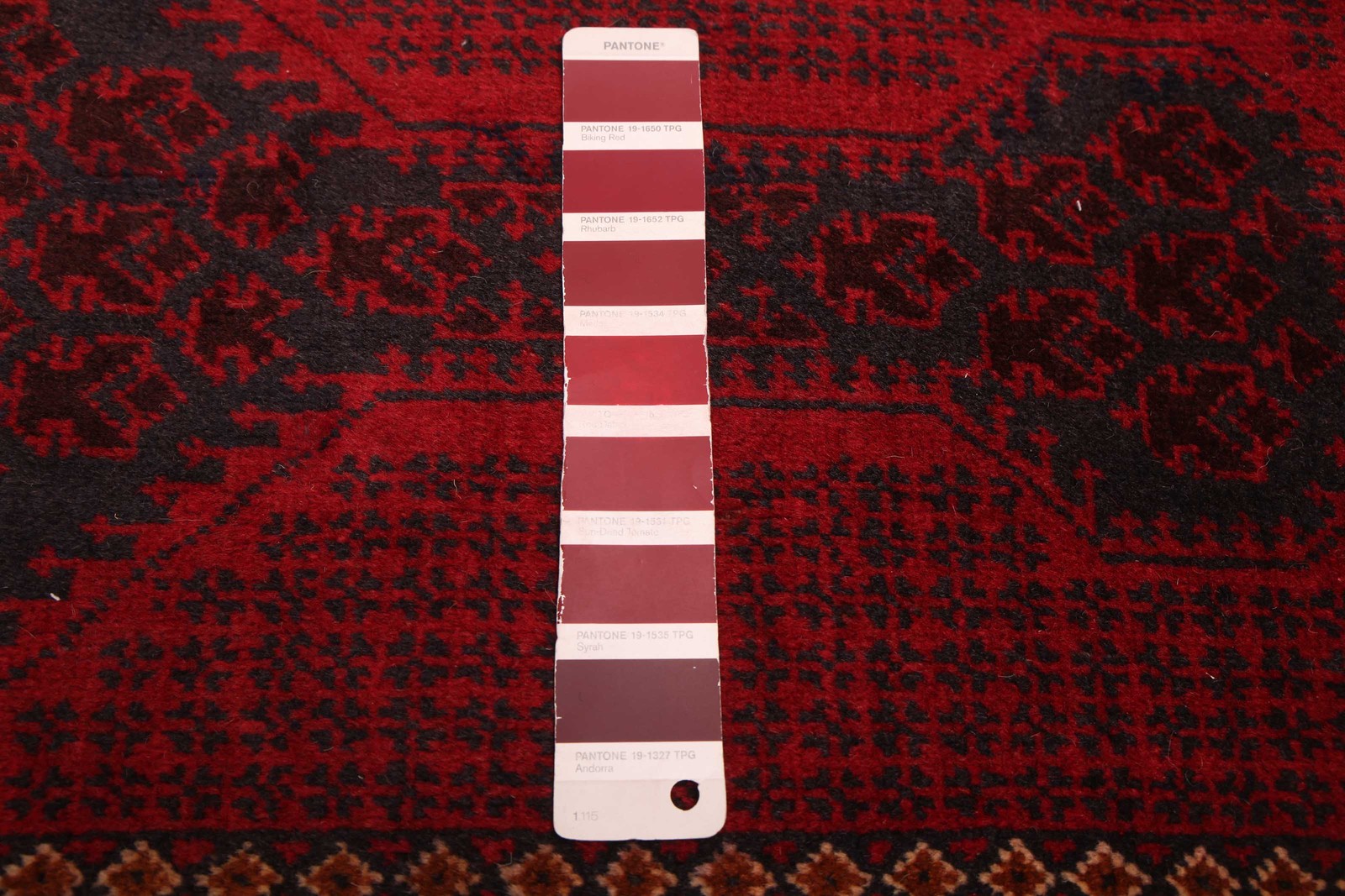 Vintage 2’6″ x 4’4″ Traditional Hand Knotted Vegetable Dye Wool Area Rug