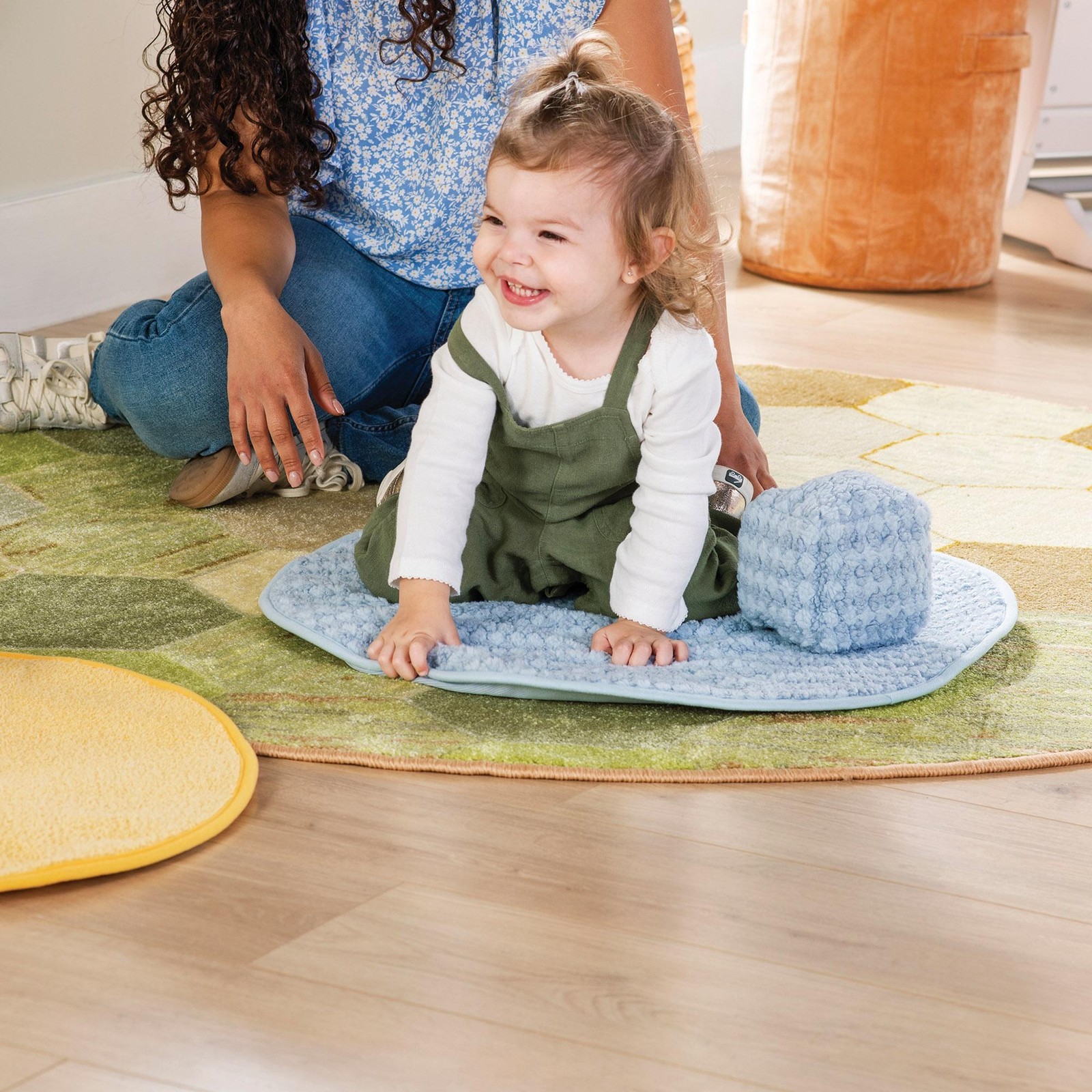 Kaplan Early Learning Sense of Place 5′ Round Carpet – Green