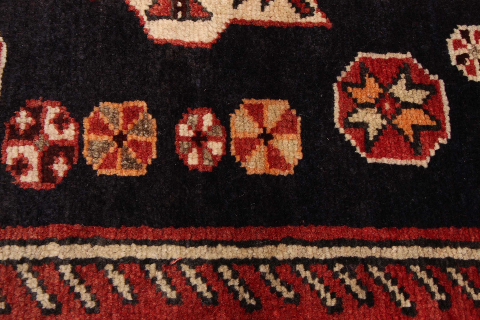 Vintage 3’3″ x 4’10” Traditional Hand Knotted Vegetable Dye Wool Area Rug