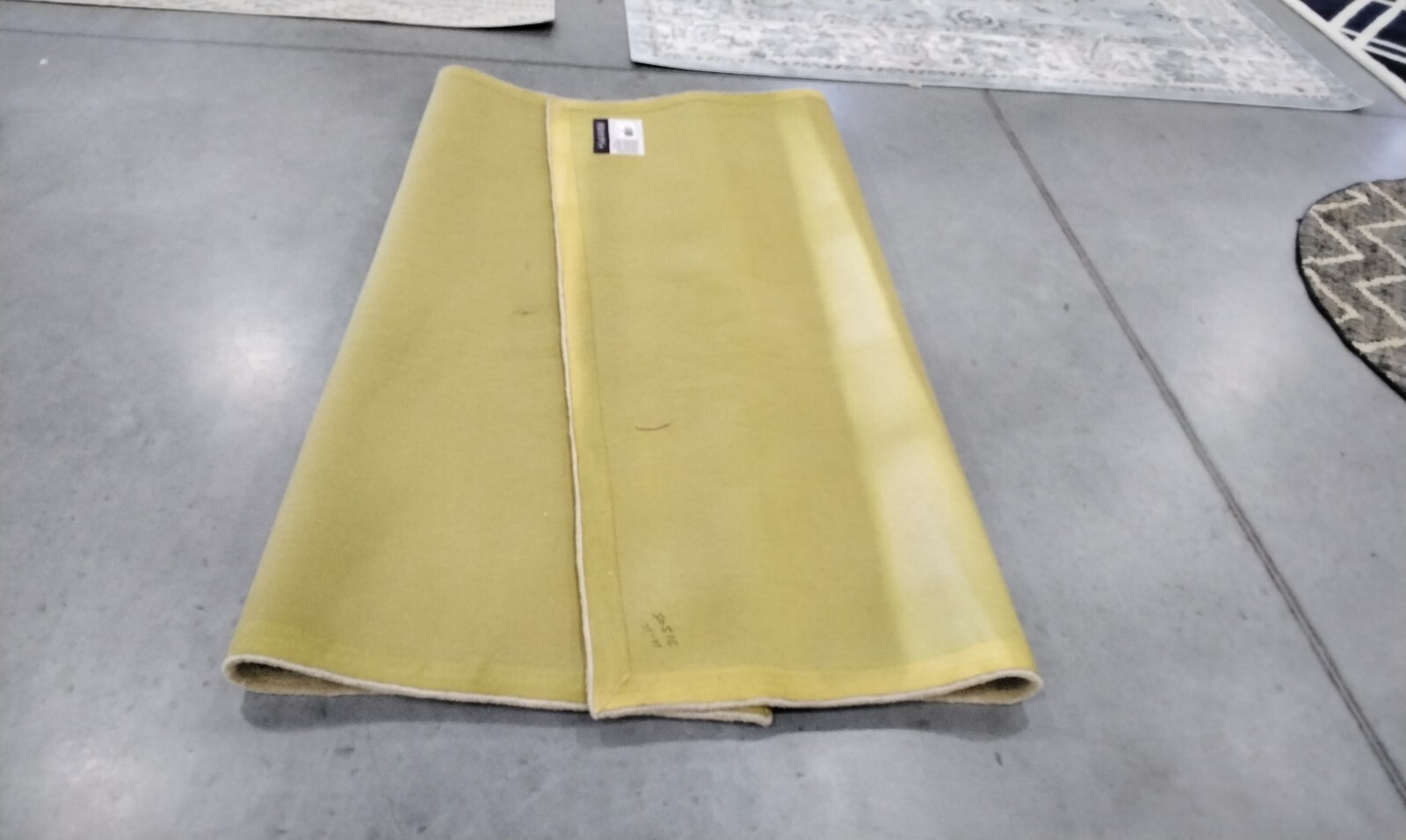 ASSORTED 6′ X 9′ Back Stain Rug, Reduced Price 1172726822 CL303T-6