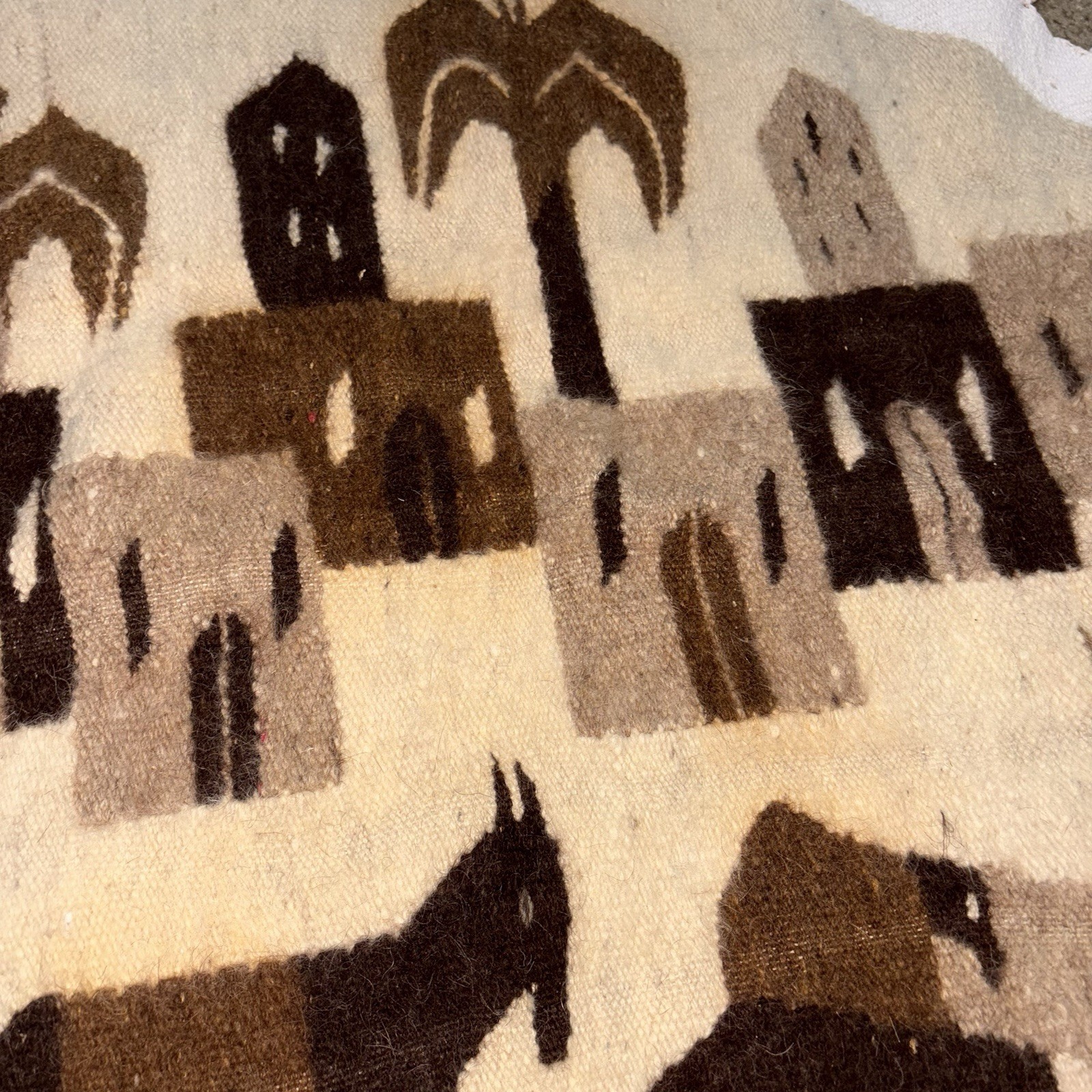 Wool Kilim Rug Hand Woven Flat Weave Animal Tree Egypt Turkish Vintage 34” Round