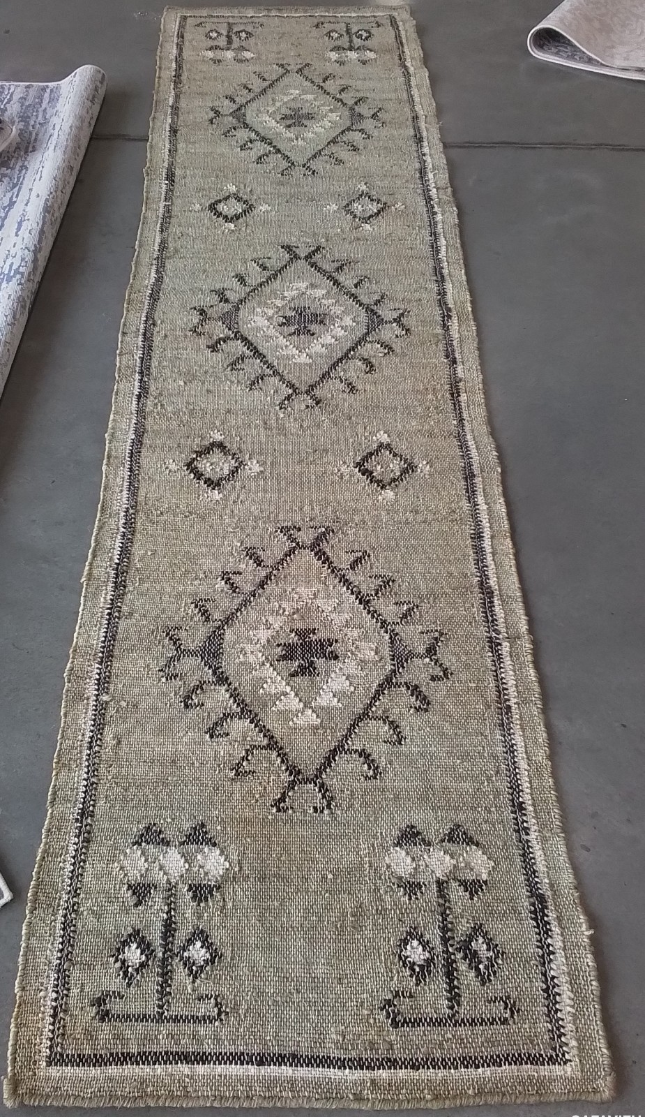 GREY / BLACK 2′-3″ x 9′-0″ Flaw in Rug, Reduced Price 1172782098 KLM762F-29