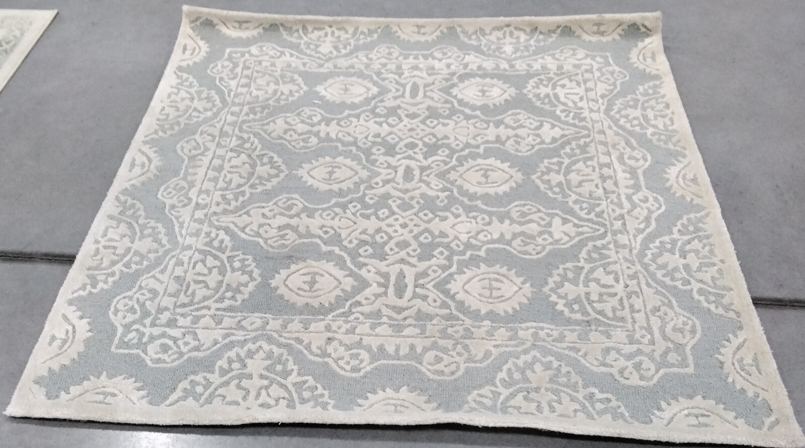 GREY / IVORY 5′ X 5′ SQ Back Stain Rug, Reduced Price 1172755843 BEL134B-5SQ