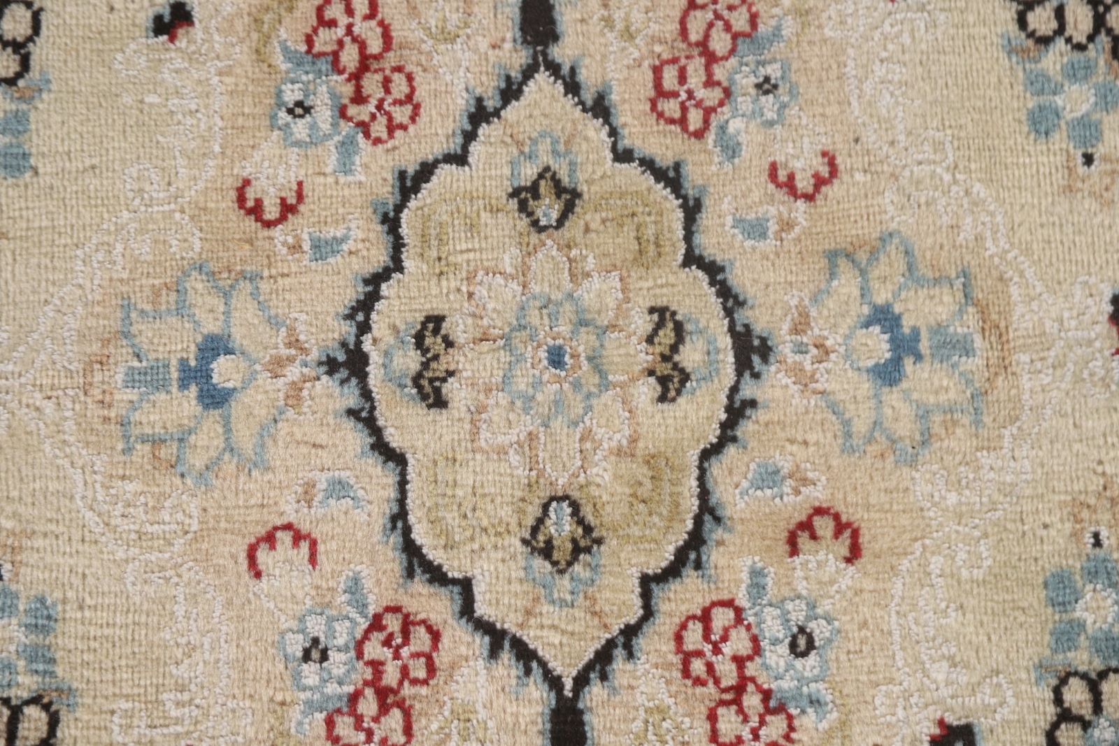 Vintage Floral Beige Traditional nain Area Rug 4’x6′ Wool Hand-knotted Carpet
