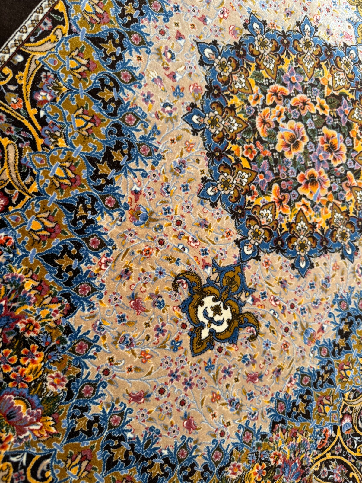 Exquisite 6×2 ft Hand-Tufted 100% Silk Carpet – Masterpiece from Kashmir