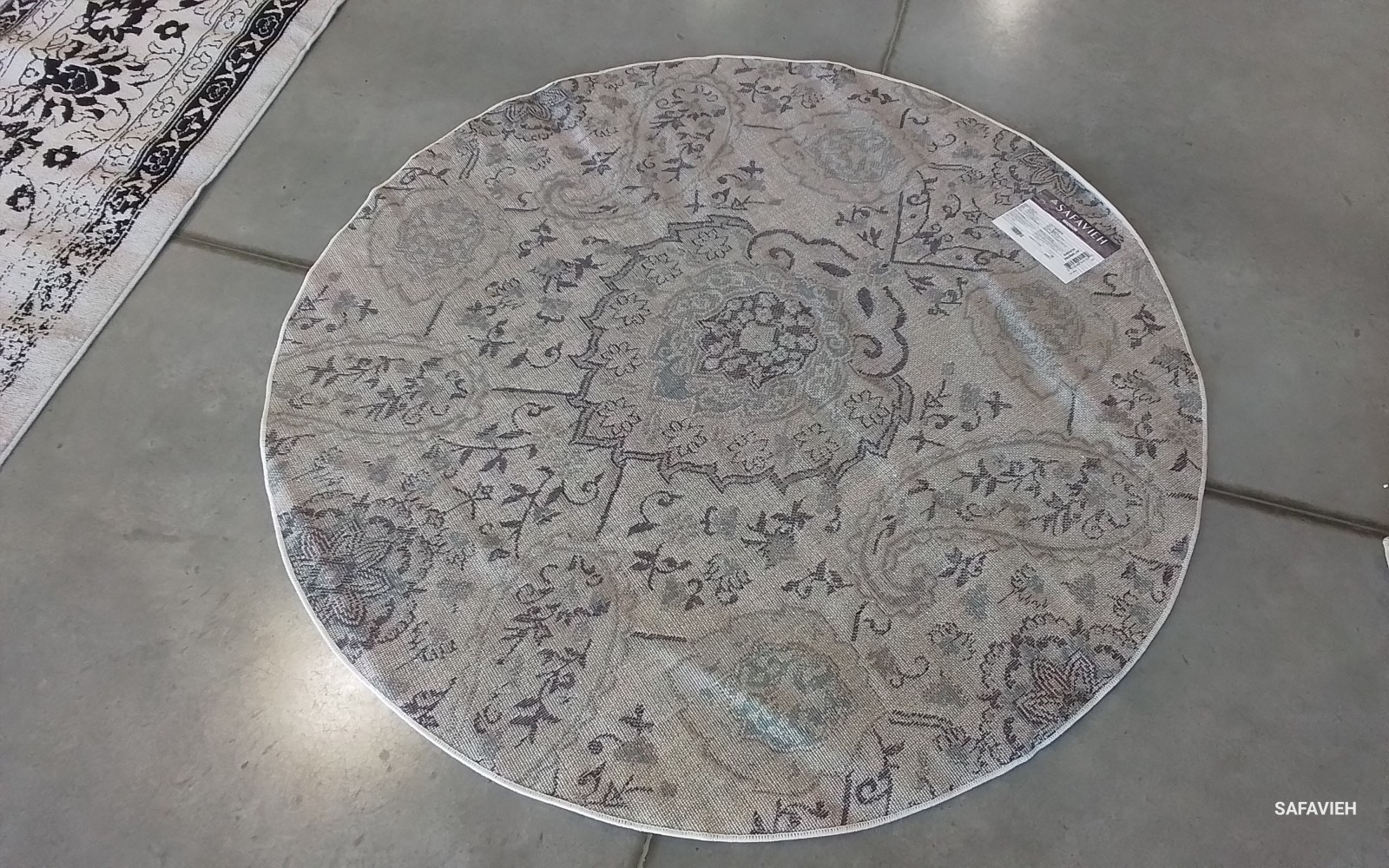 CREAM / LIGHT GREY 5′-3″ x 5′-3″ Spot on Rug Reduced Price 1172778101 MAD600C-5R
