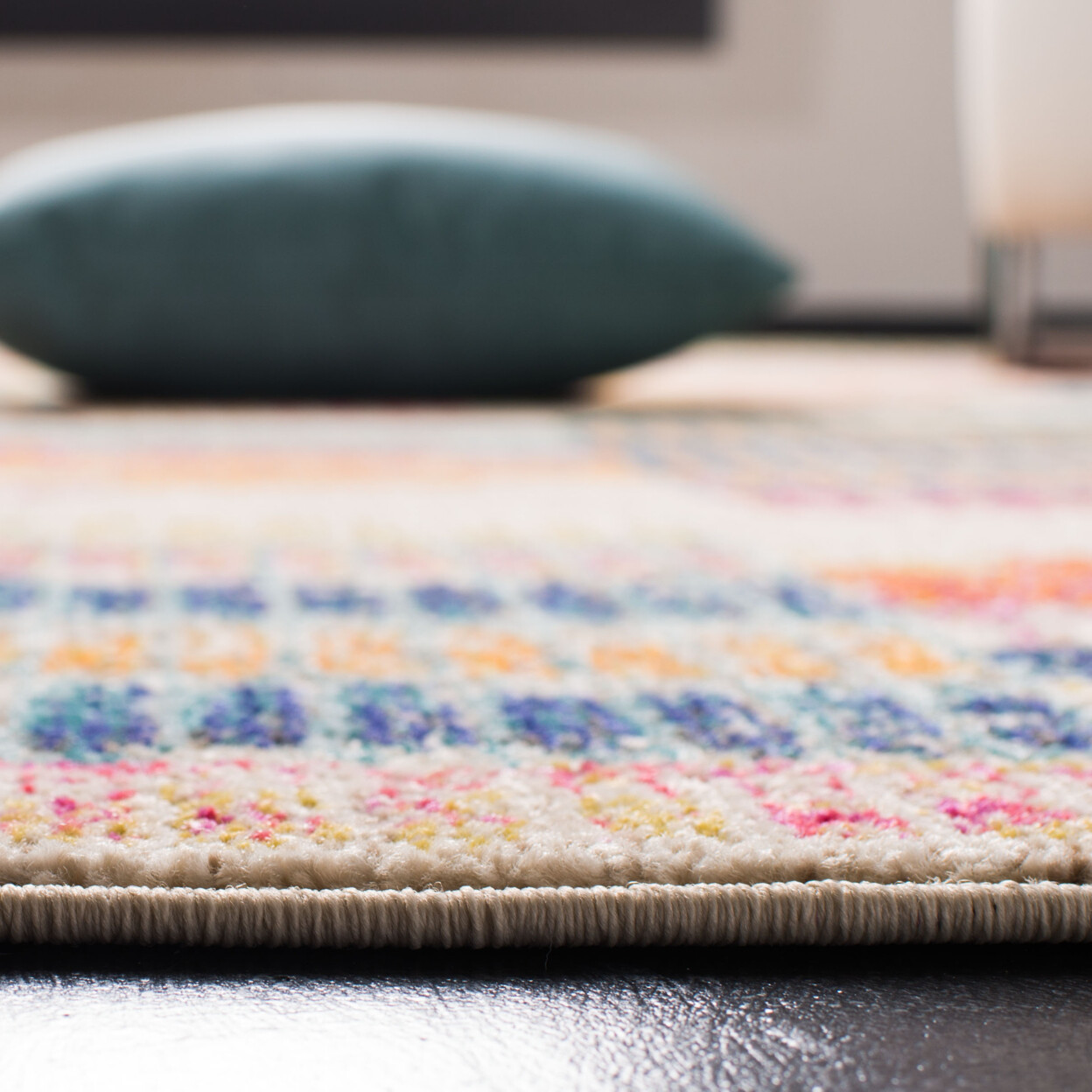 SAFAVIEH Madison Collection MAD417C Ivory / Multi Rug