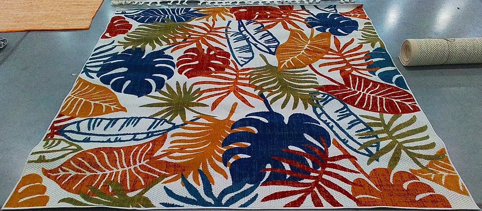 CREME / RED 8′-0″ x 8′-0″ Flaw in Rug, Reduced Price 1172782383 CBN831A-8SQ
