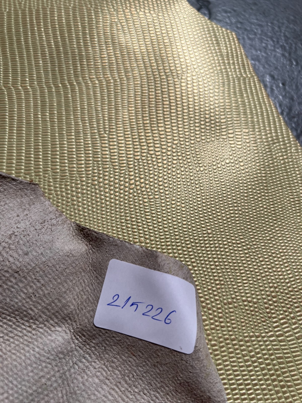 100% CALFSKIN LEATHER GARMENT HIDE SKIN 215226
