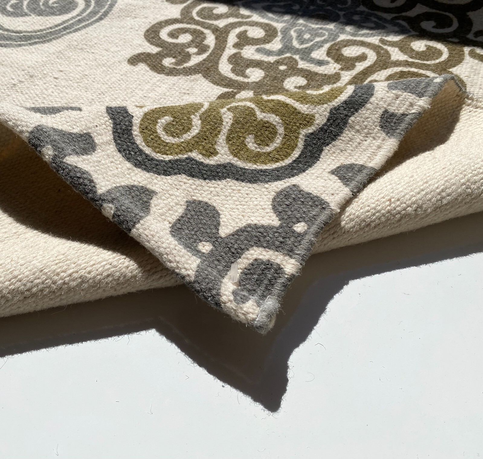 Ornamental Area Rug India Origin Wool Handmade Carpet 42″x66″