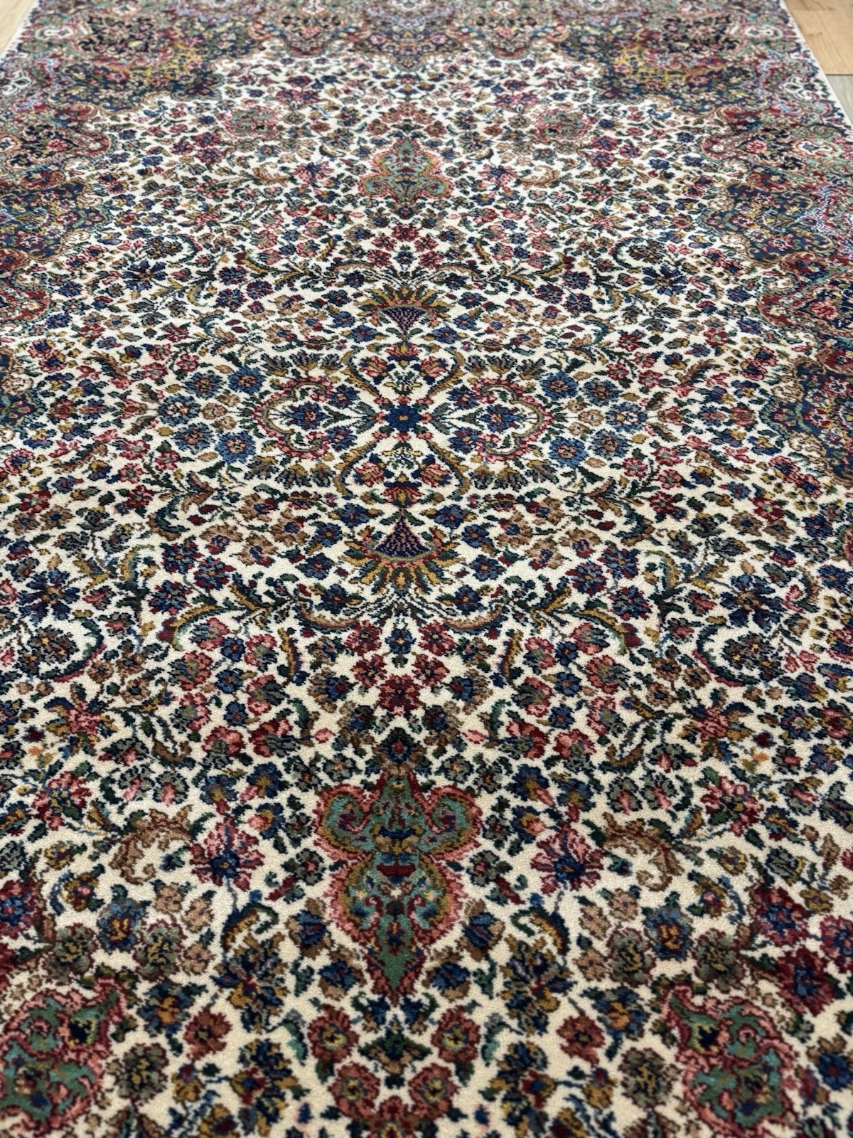 Karastan Original Coll. Floral Kirman742 5’9×9′ 100% Wool rug. :::New:::