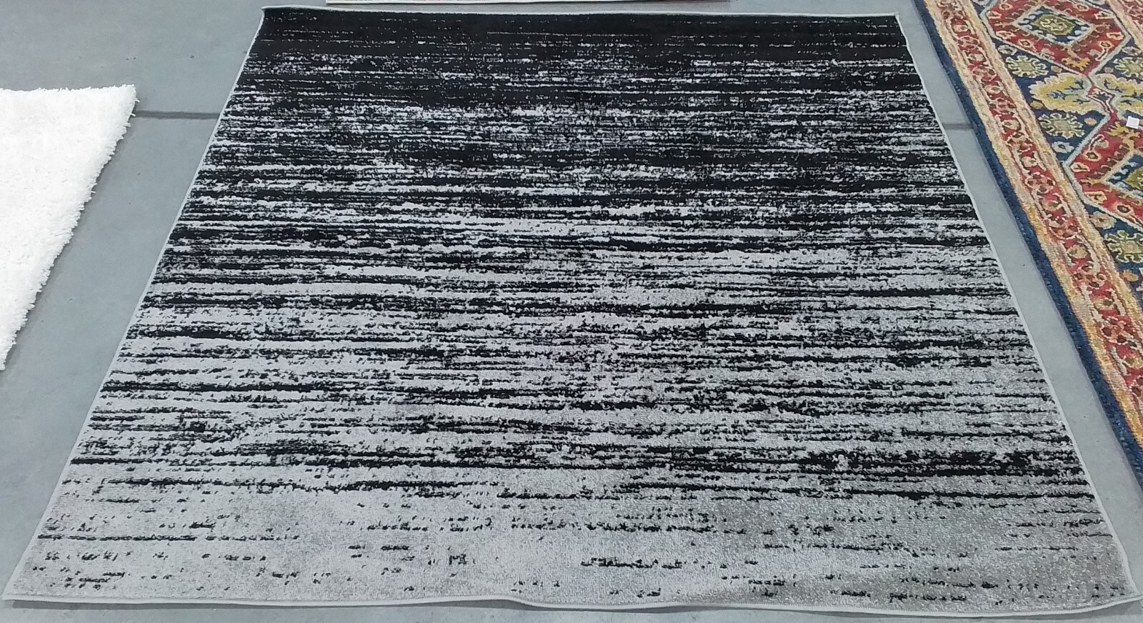 SILVER / BLACK 6′-0″ x 6′-0″ Flaw in Rug, Reduced Price 1172770428 ADR113A-6SQ