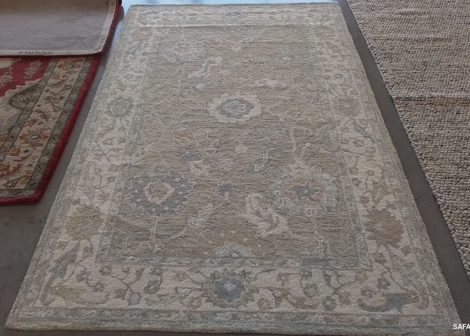 LIGHT GREY / IVORY 5′-0″ x 8′-0″ Flaw in Rug, Reduced Price 1172774693 EBN136G-5