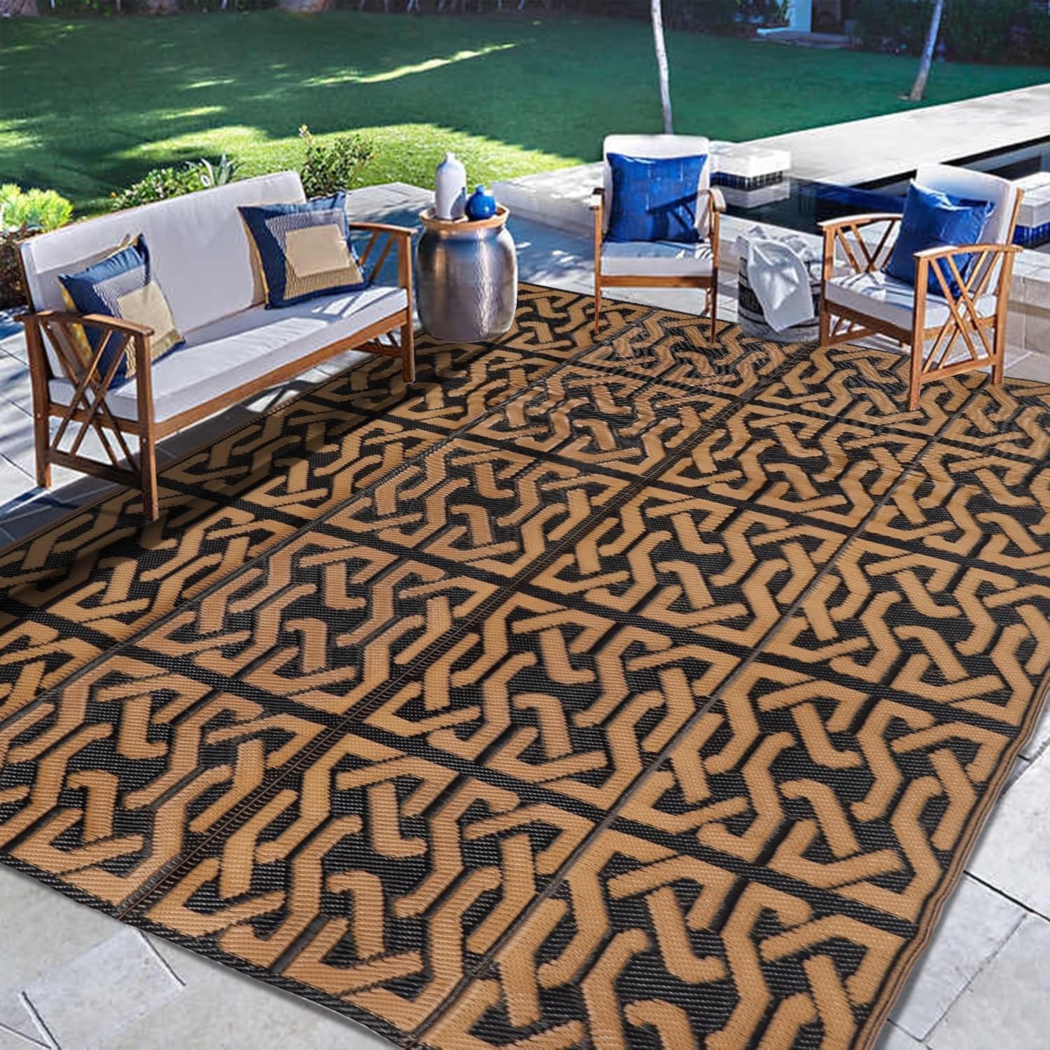 Durable & Lightweight Reversible Plastic Straw Rug – 5′ x 8′ for Outdoor Spaces