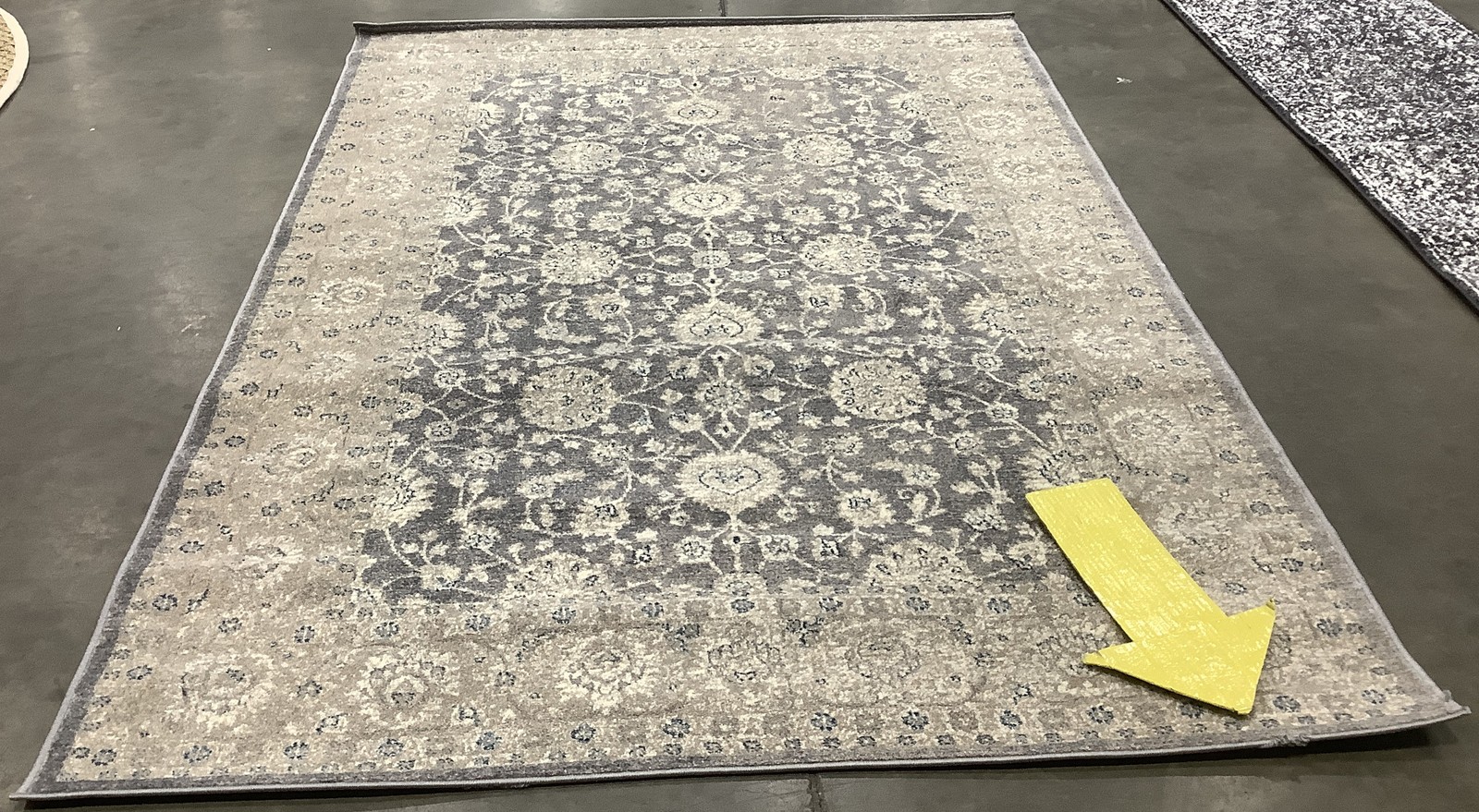 LIGHT GREY / BEIGE 5′-1″ x 7′-7″ Damaged Rug, Reduced Price 1172685204 SOF330B-5