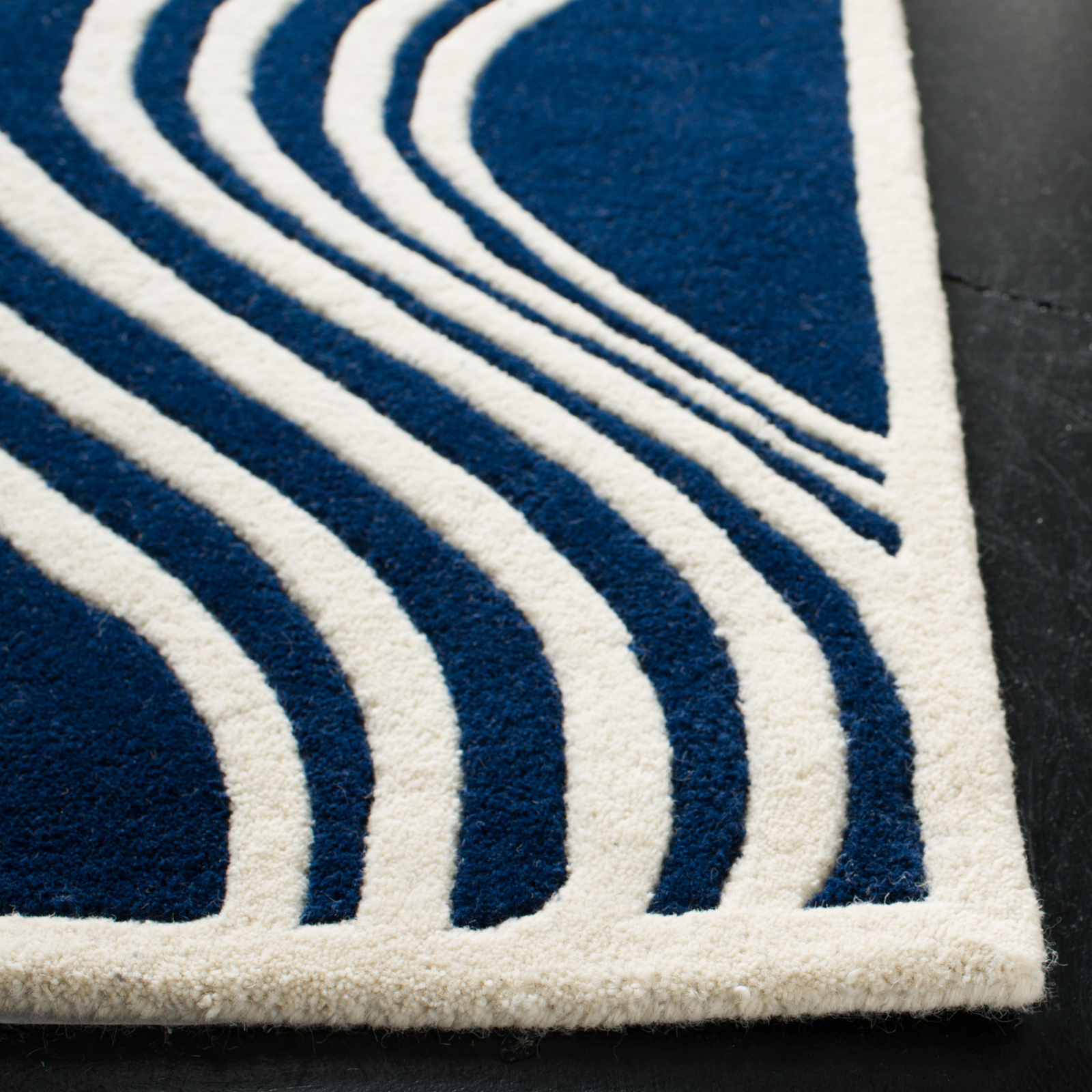 Safavieh Chatham DARK BLUE / IVORY 5′ X 8′ Area Rug – CHT758C-5