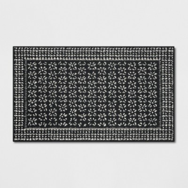 1’8″x2’10” Washable Geometric Border Tufted Accent Rug Black