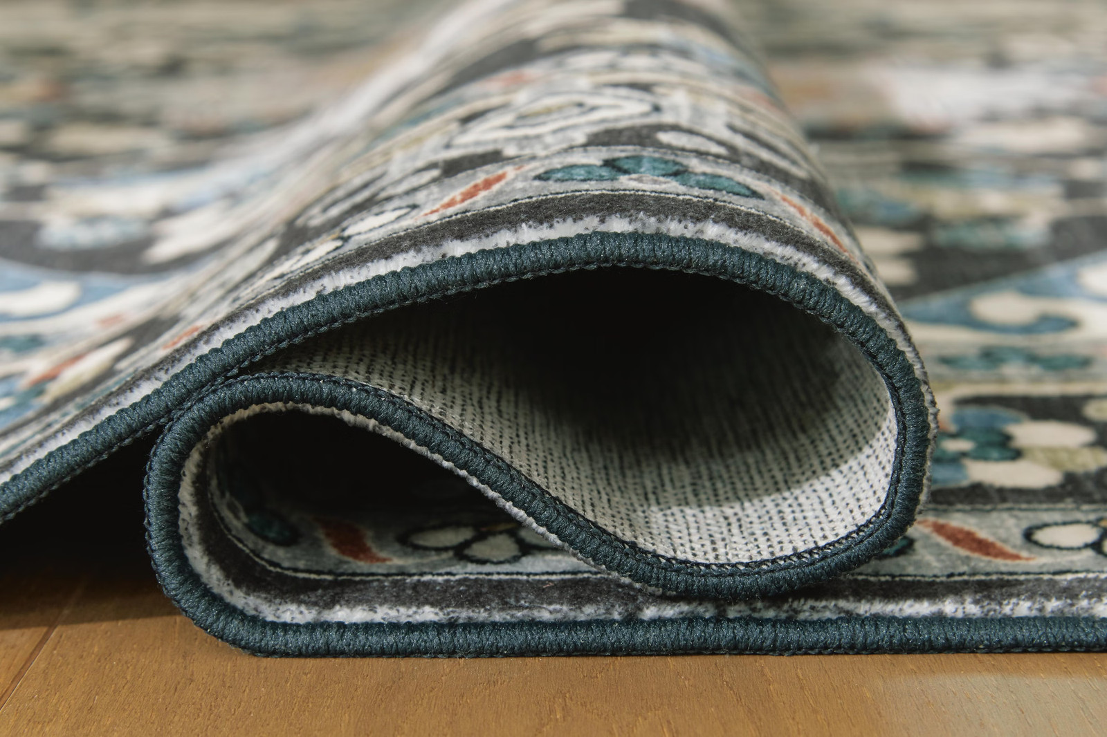 Signature Design by Ashley Leningston Traditional Washable Area Rug, 5′ x 7′,