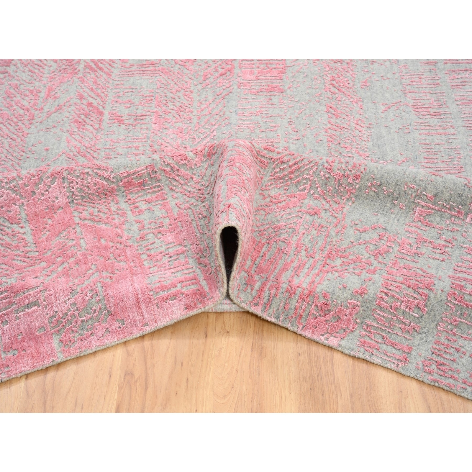 7’10″x10’1″ Wool And Plant Based Silk Erased Modern Design Handloomed Rug R62257