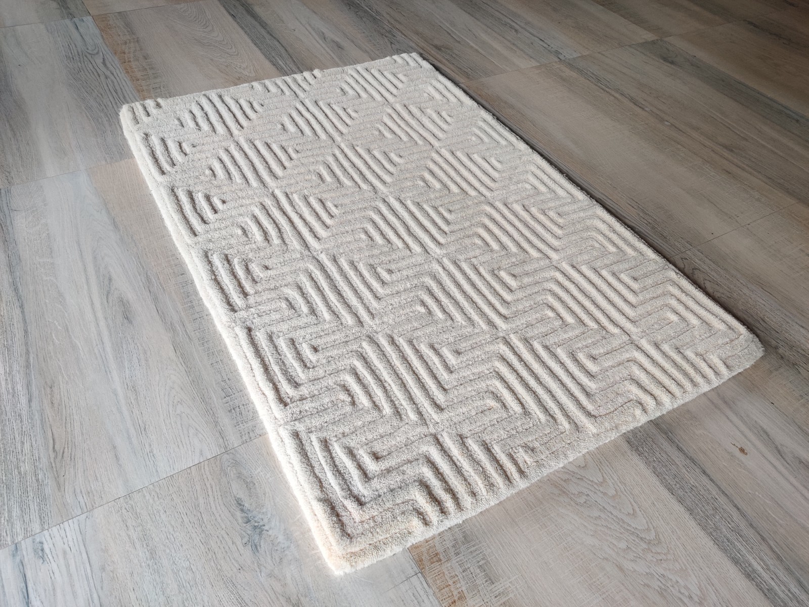 2 x 3 ft Hand Tufted Rug for Kids Teens 100% Wool Geometrical White Puzzle