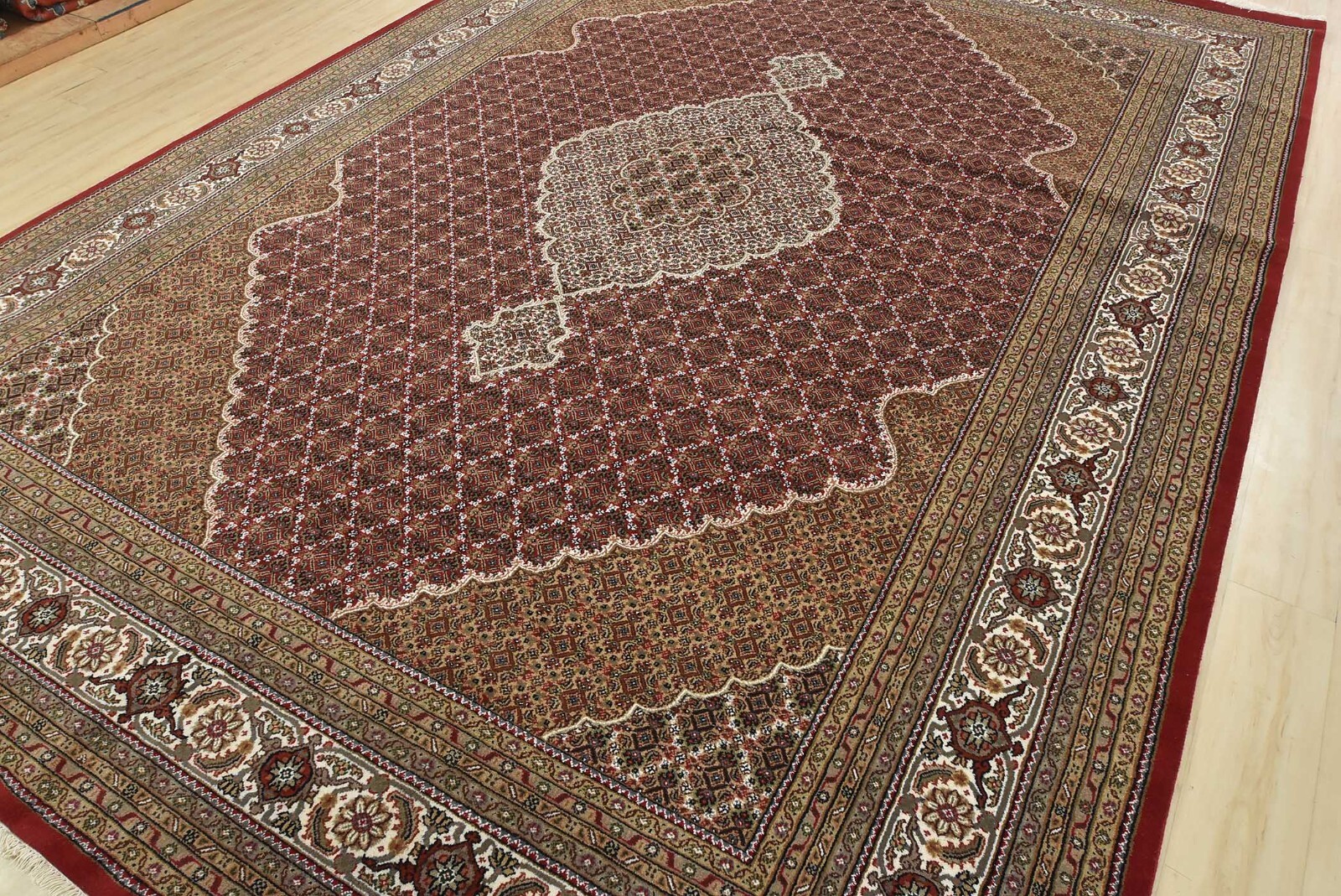 Fine Oriental Rug 9’10” x 13’11” Red Wool Traditional Hand-Knotted Carpet
