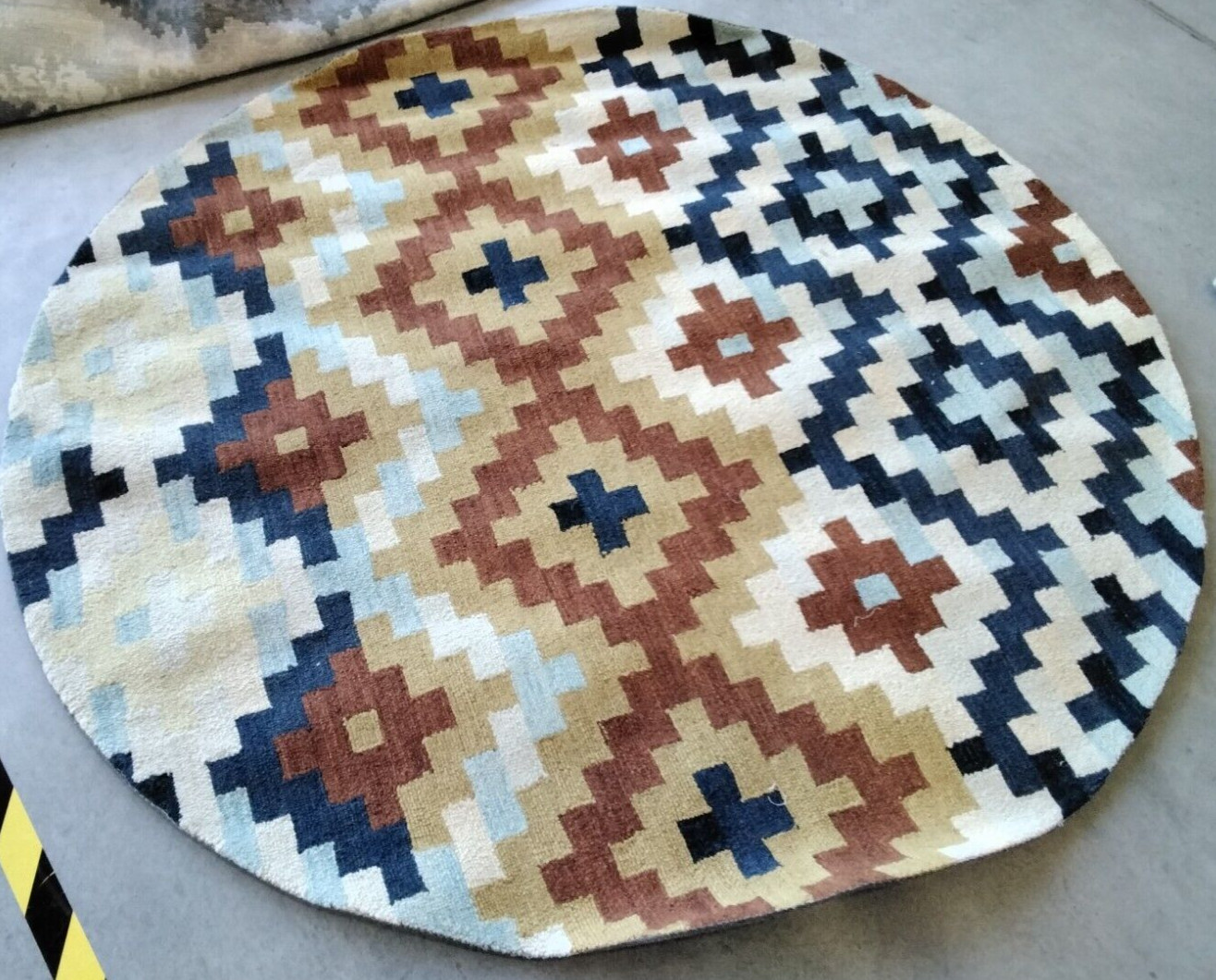 ORANGE / MULTI 5′-6″ X 5′-6″ Loose Thread Rug Reduced Price 1172737392 HK726A-5R