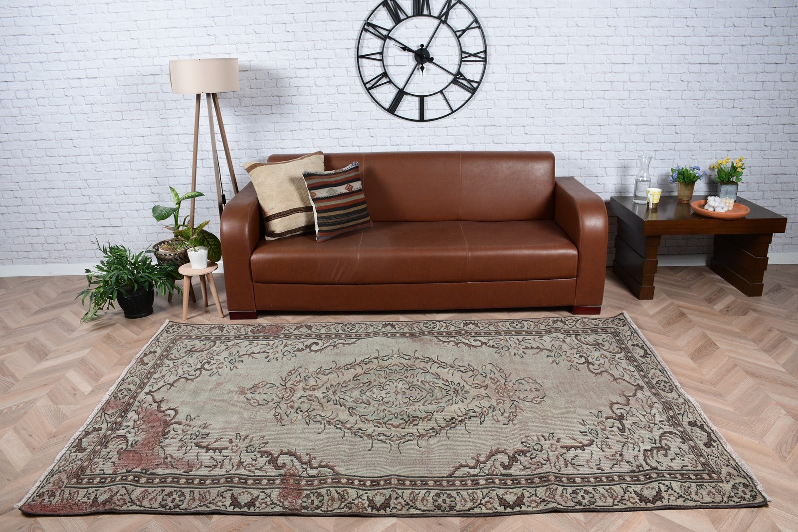 Vintage Area Rug 4,7×8 ft (143×243 cm), Brown Floral Turkish Rug