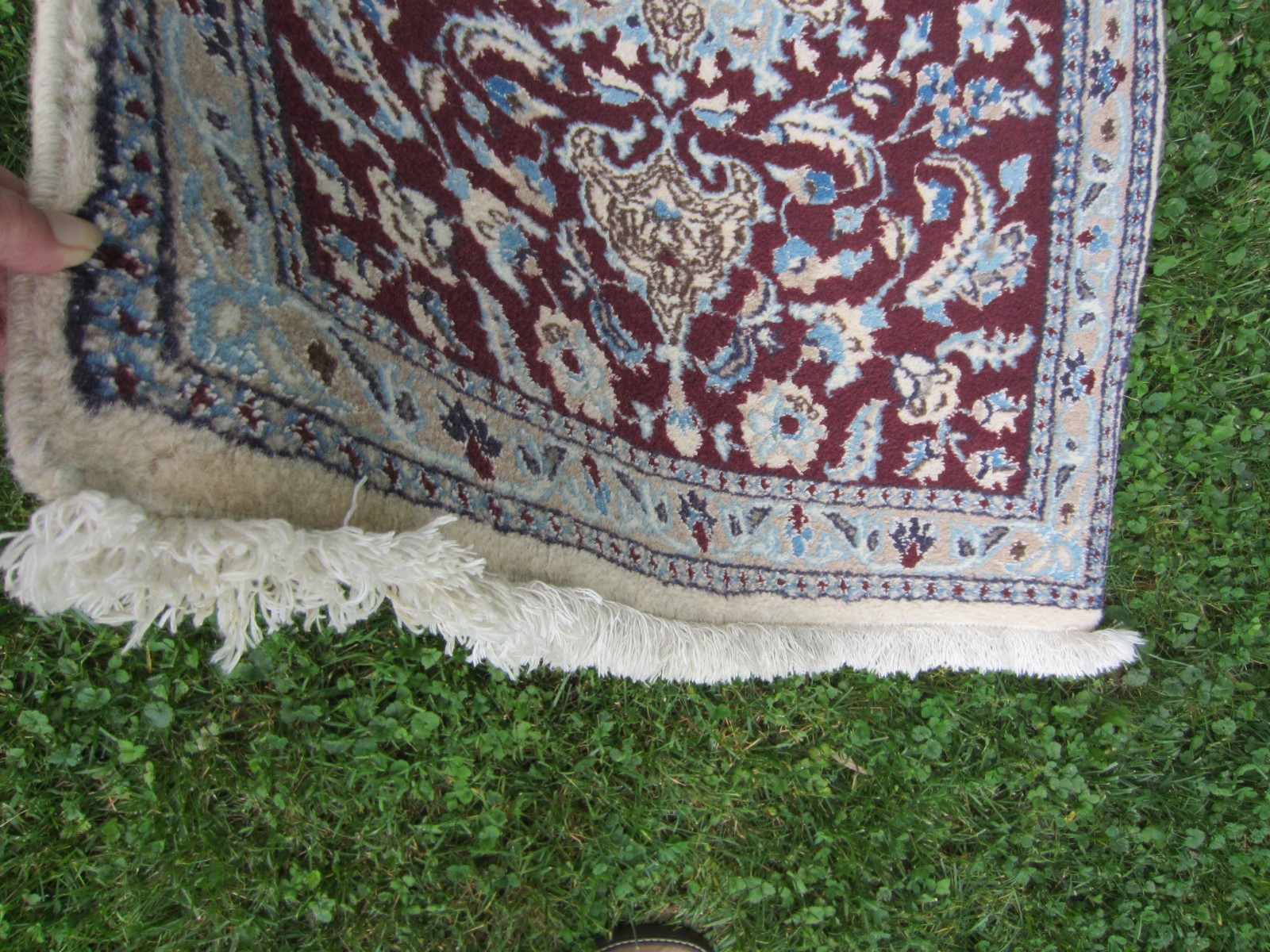 Handwoven Wool Rug~Medallion/Flowers~Oriental~35 1/2″ x 52 1/2″~Cream/Burg/Blues