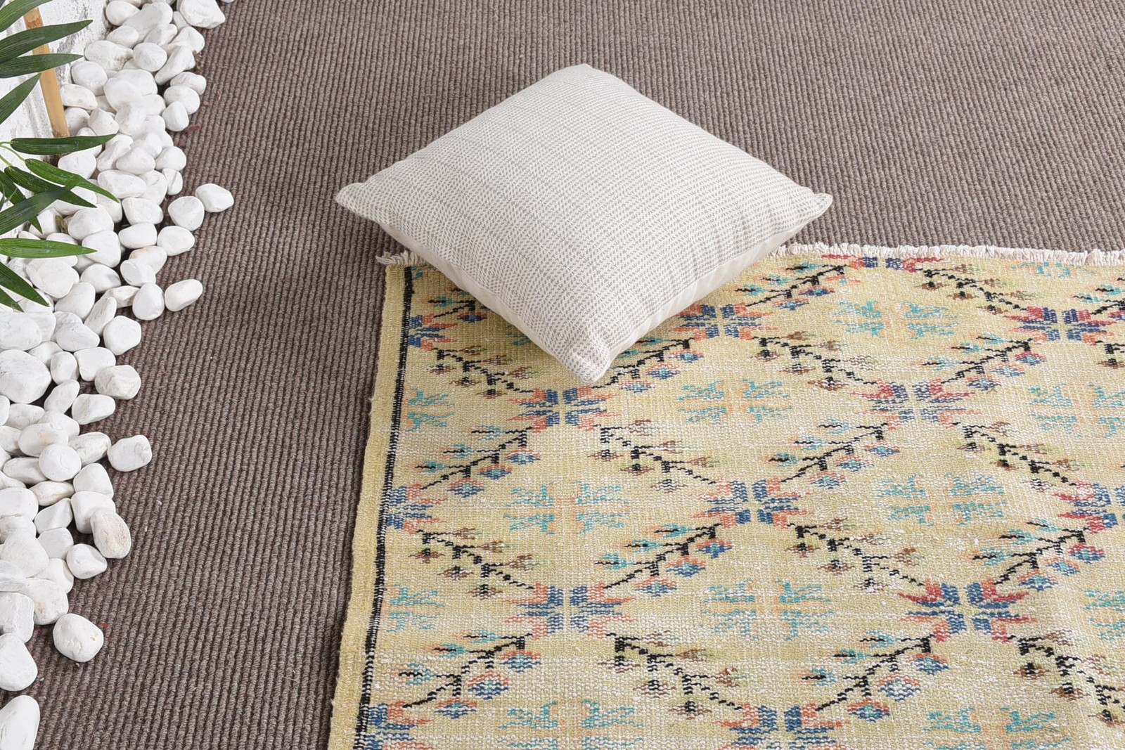 Turkish Vintage Rug 4,8×7,5 ft (147×230 cm), Beige Floral Rug