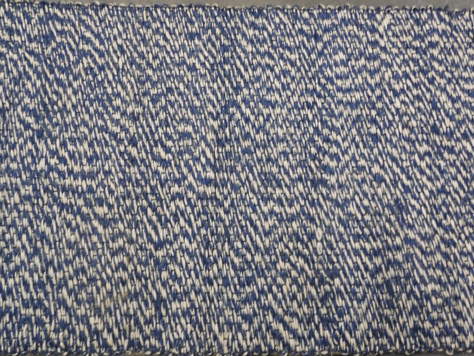BLUE / IVORY 2′-6″ X 6′ Back Stain Rug, Reduced Price 1172627677 NF448C-26